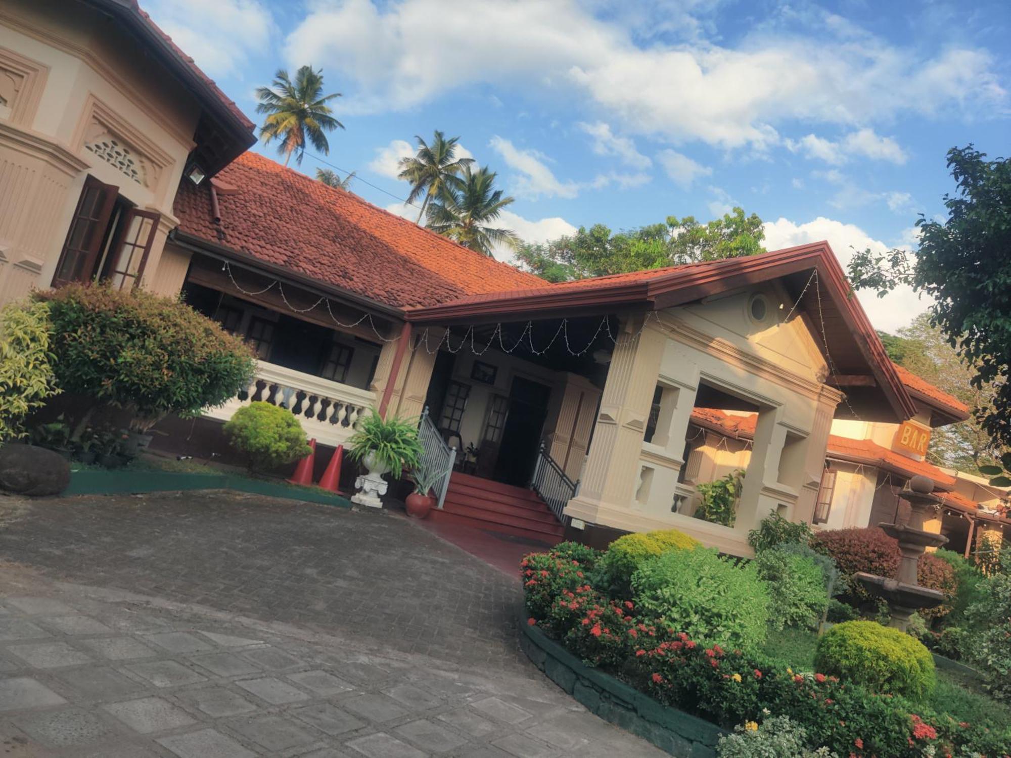 Hotel Grand Colonial Viveka Kurunegala Esterno foto