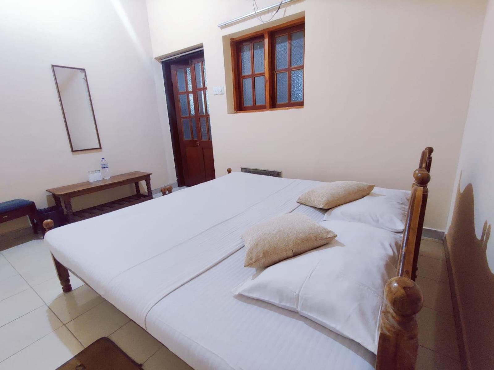 Hotel Grand Colonial Viveka Kurunegala Esterno foto